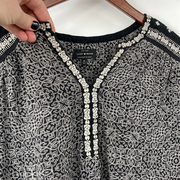 Lucky Brand Top Women’s size 1X Black White Embroidered Long Sleeve Boho Print‎ - Picture 3 of 12
